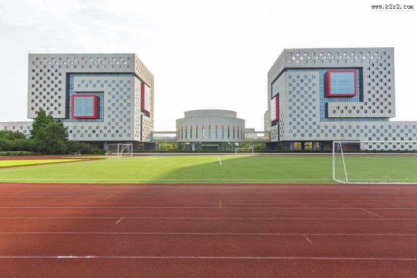 学校操场塑胶跑道图片