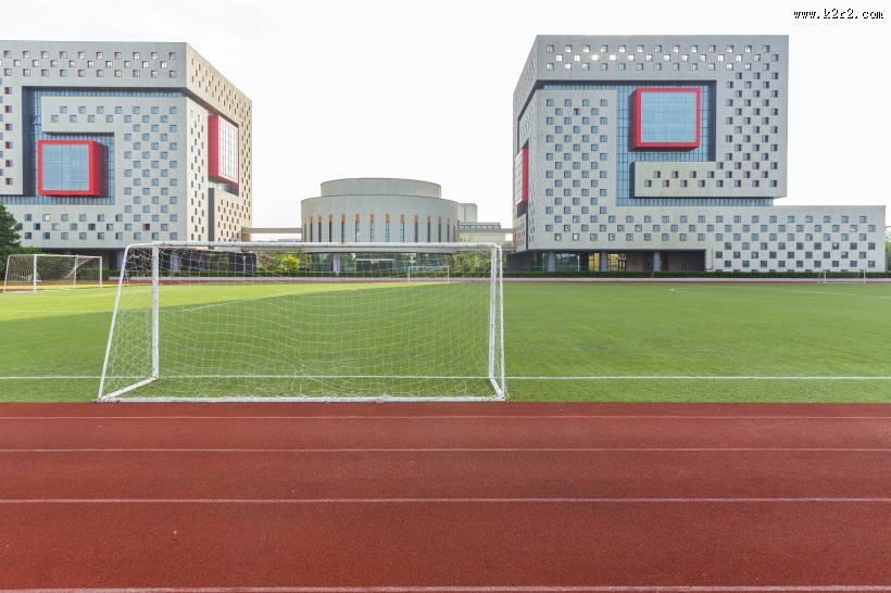 学校操场塑胶跑道图片