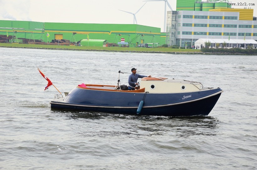 划船水上运动图片