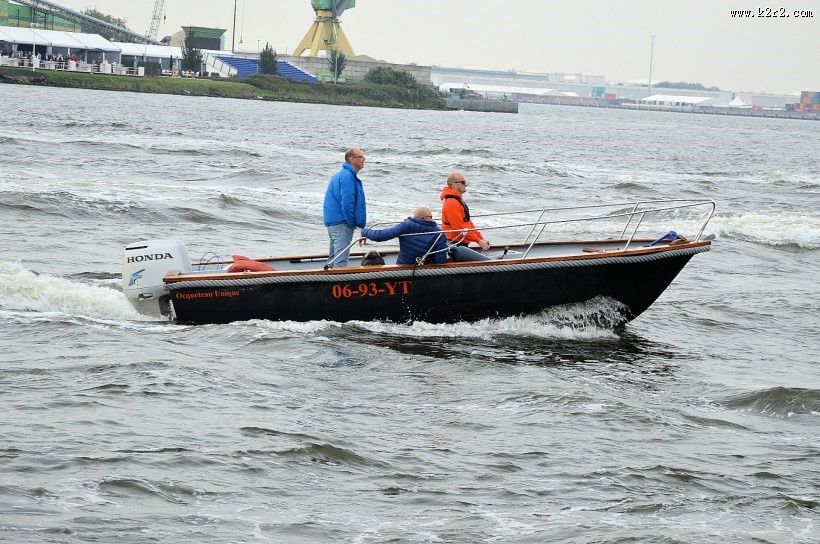 划船水上运动图片