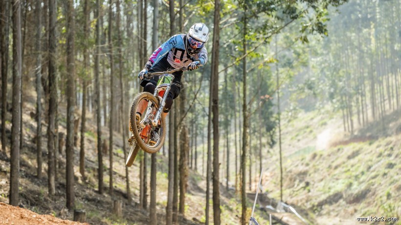 山地自行车赛图片