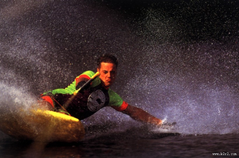 海上冲浪运动图片