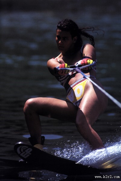 海上冲浪运动图片