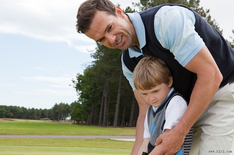 打高尔夫男性图片