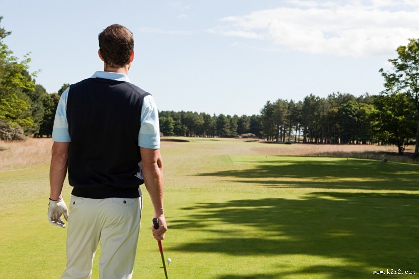 打高尔夫男性图片