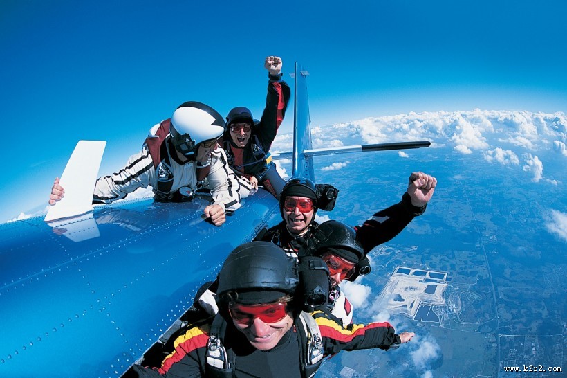 高空跳伞图片
