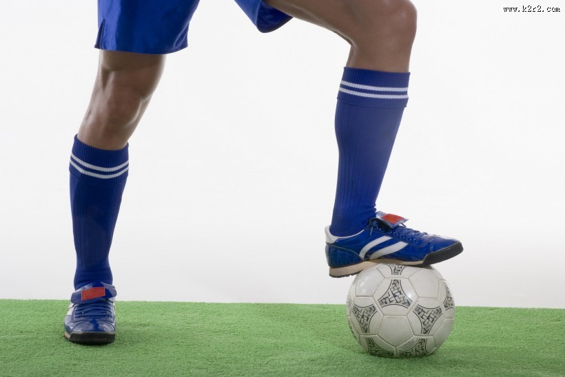 足球运动员特写图片