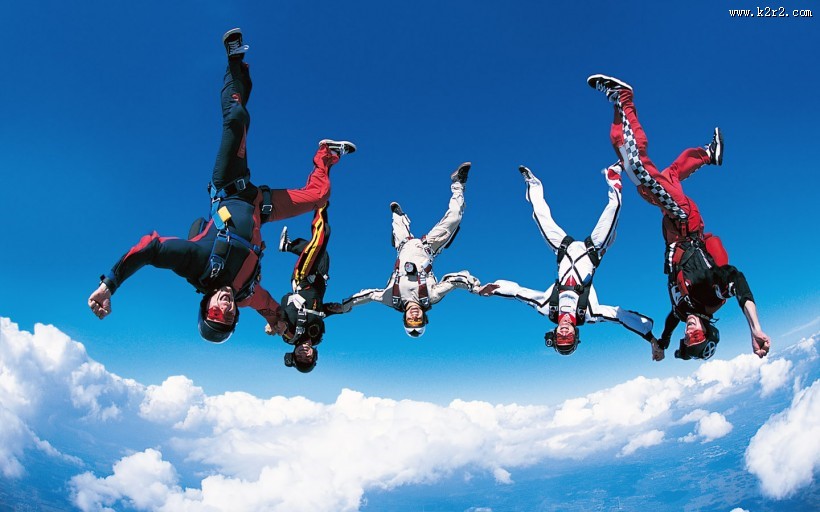 高空跳伞极限运动图片