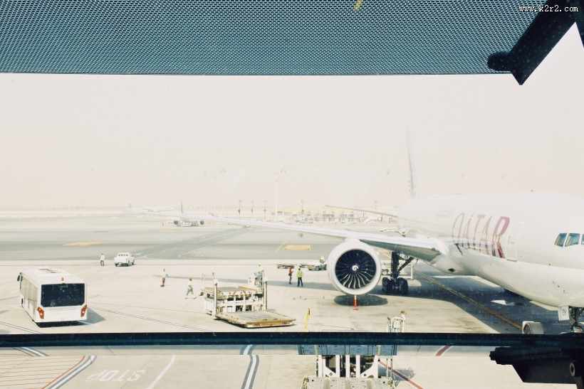 停在机场里的飞机图片