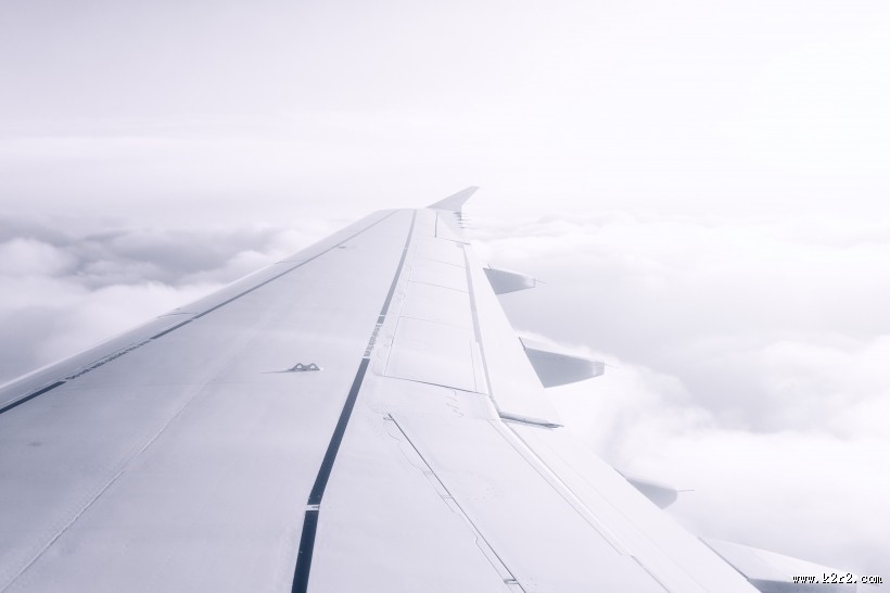 巨大的飞机机翼图片