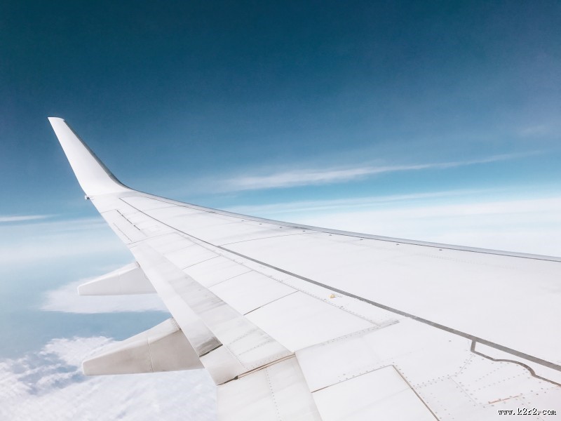 巨大的飞机机翼图片