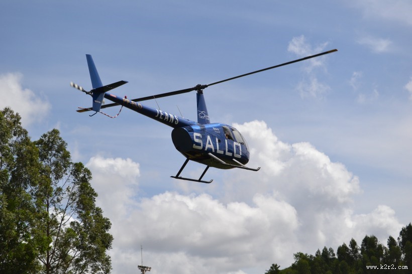 空中飞行的直升机图片大全