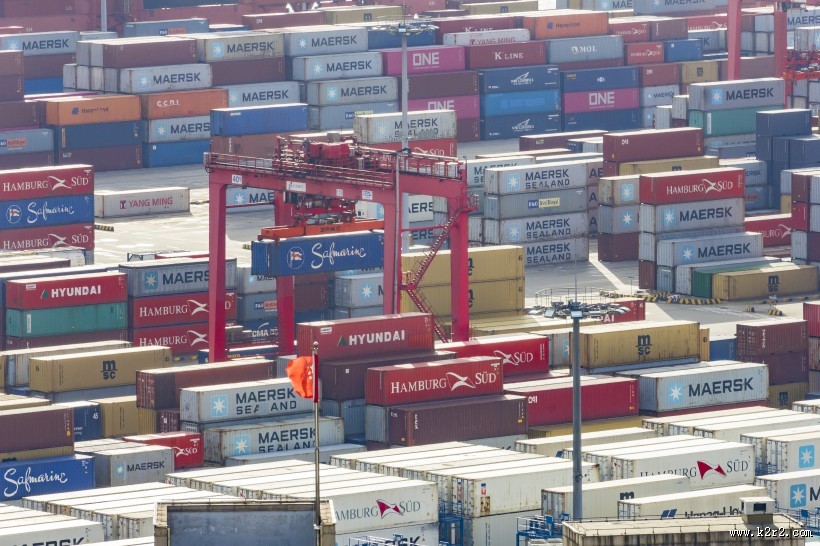 码头上的集装箱图片