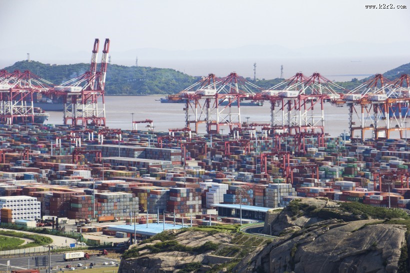 码头上的集装箱图片