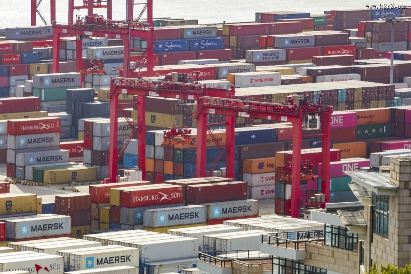 码头上的集装箱图片