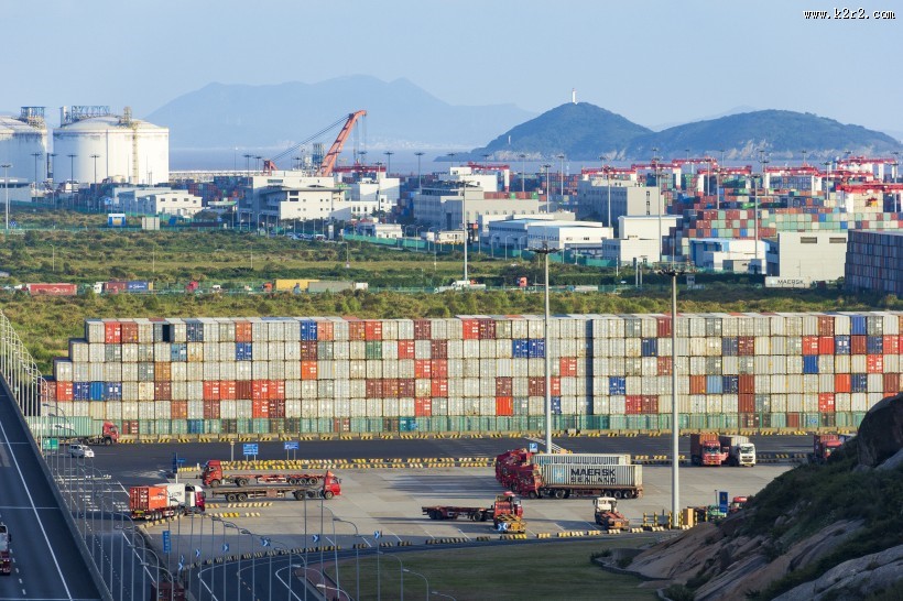 码头上的集装箱图片