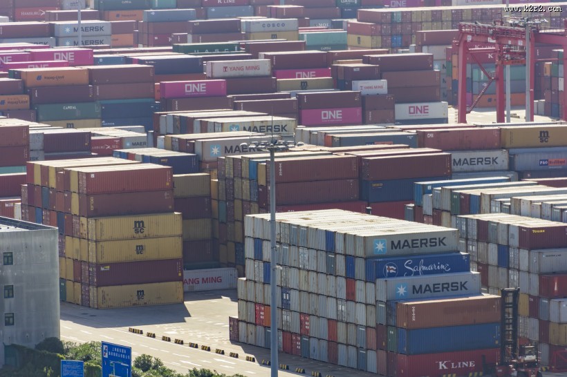 码头上的集装箱图片