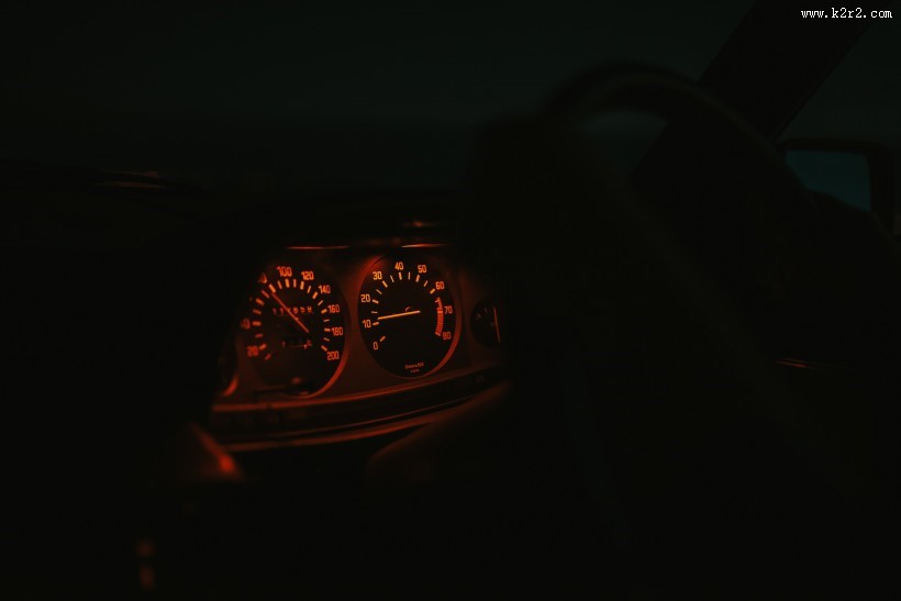 汽车的仪表盘图片