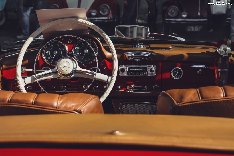 汽车方向盘的图片