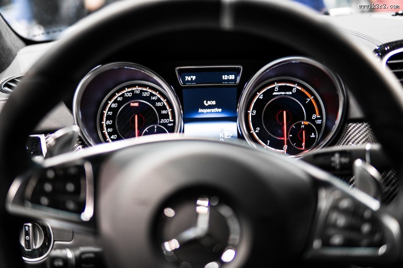 汽车方向盘的图片