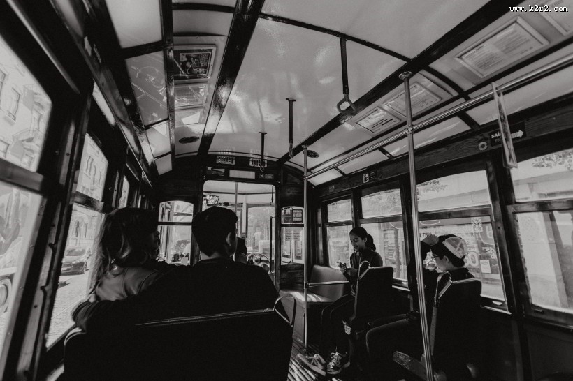 黄色古董电车的图片