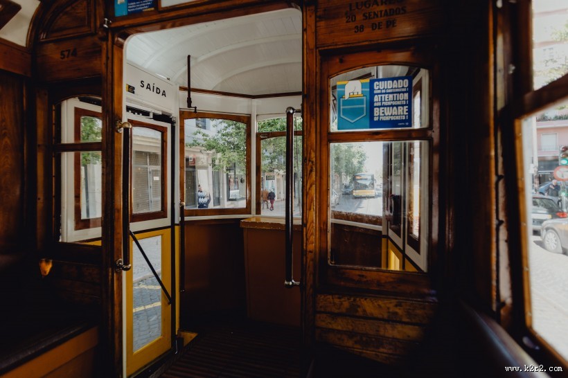 黄色古董电车的图片