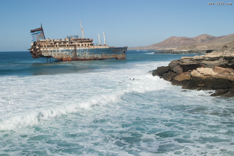 破旧的轮船图片