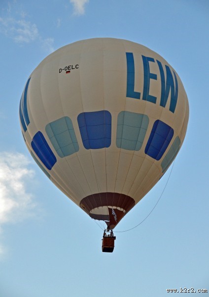 高空中的热气球图片