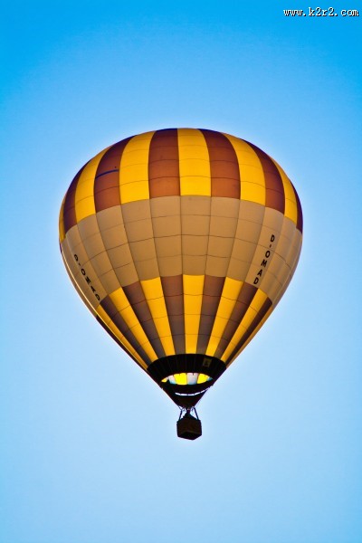 高空中的热气球图片