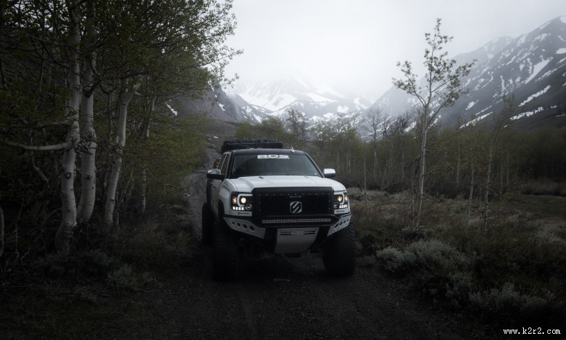 白色道奇皮卡车图片