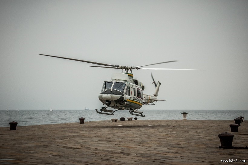 空中的直升机图片