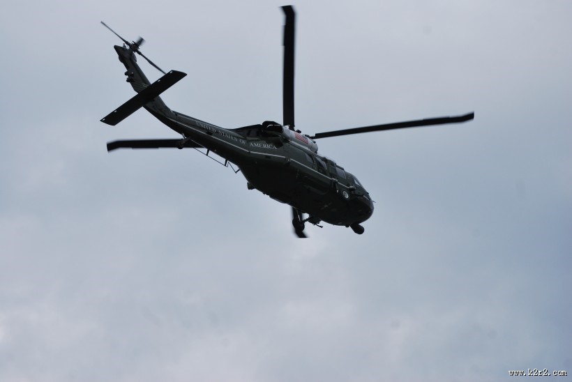 空中的直升机图片