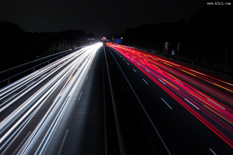 川流不息的车辆图片