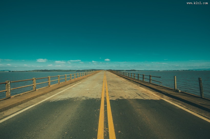 笔直平坦的公路图片大全