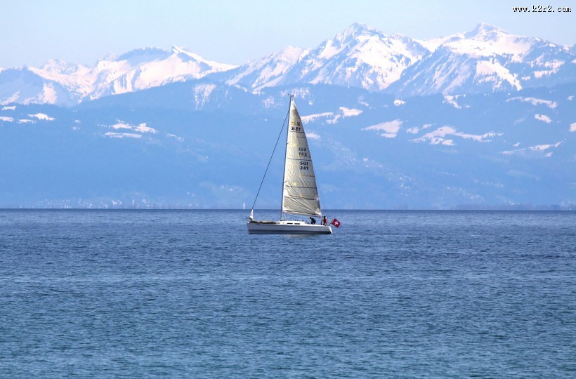 海面的帆船图片