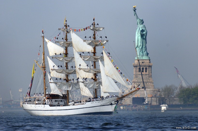 造型独特的帆船图片