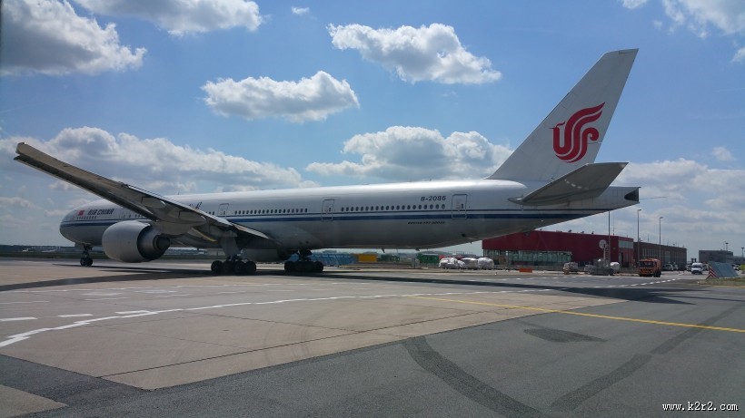 停在地面的民航客机图片