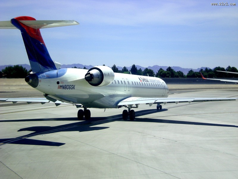 停在地面的民航客机图片