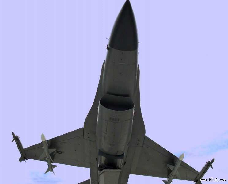 空中的战斗机图片