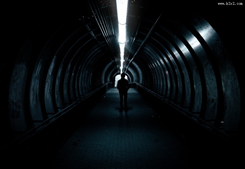 幽暗的隧道图片