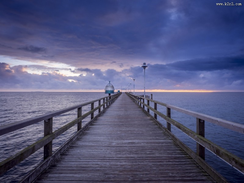 海面上的桥图片