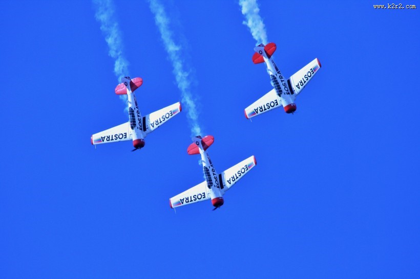 飞机飞行表演图片