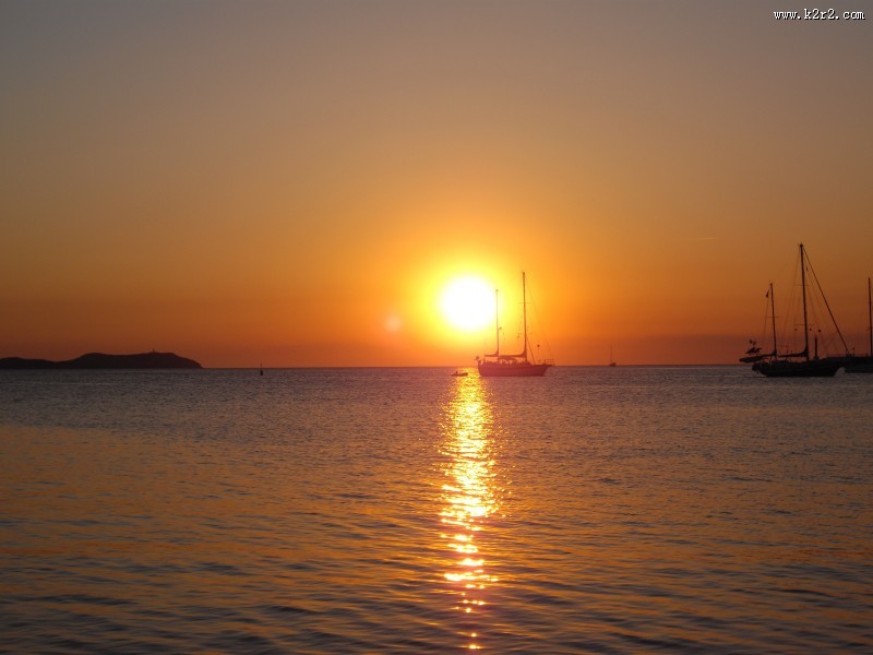 行驶的帆船图片大全