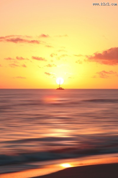 行驶的帆船图片大全