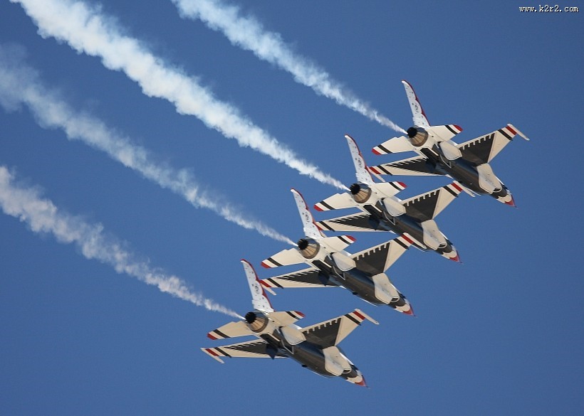 飞机空中表演图片