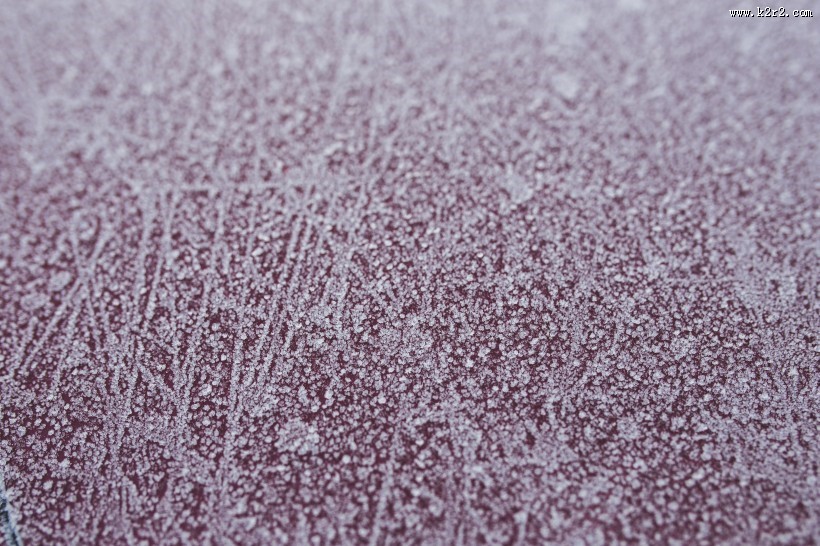 冬天红色的车结霜图片