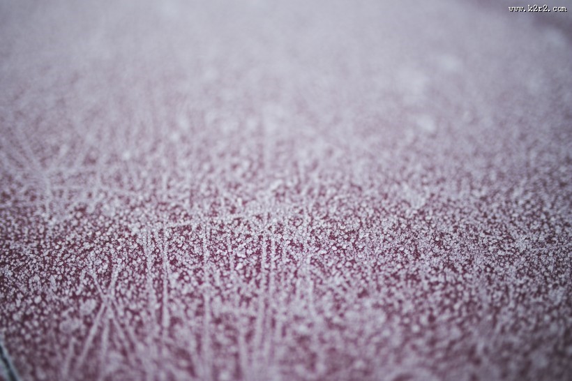 冬天红色的车结霜图片