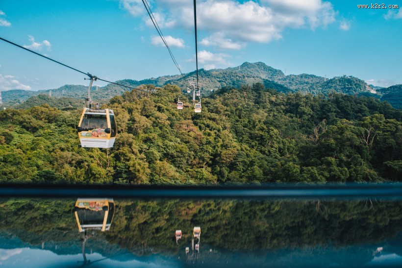 悬在空中的缆车图片