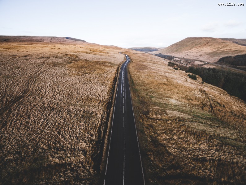 宽敞的公路的图片