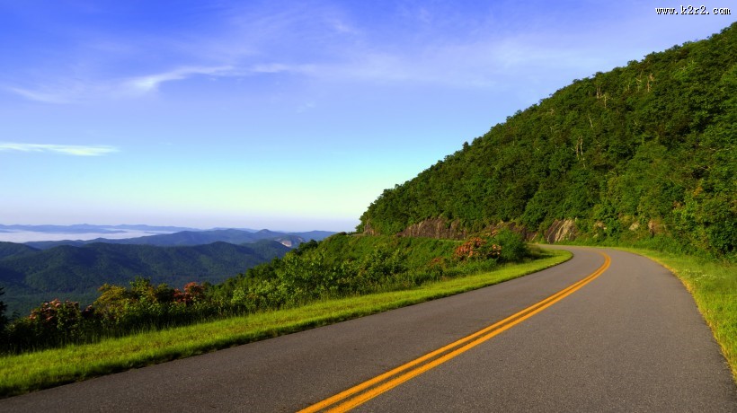 向远处延伸的公路图片